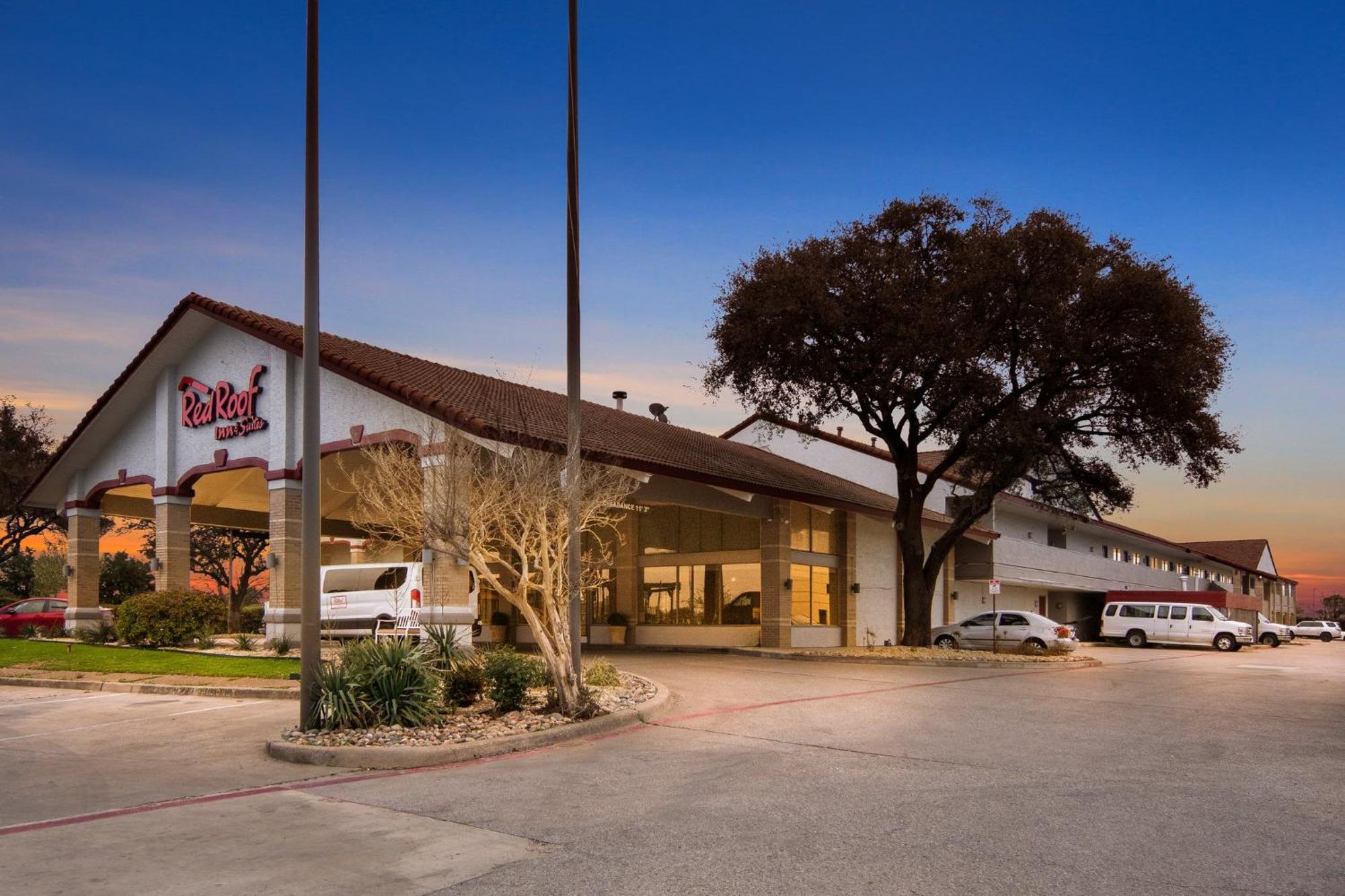 Red Roof Inn & Suites Irving - Dfw Airport South Exterior foto