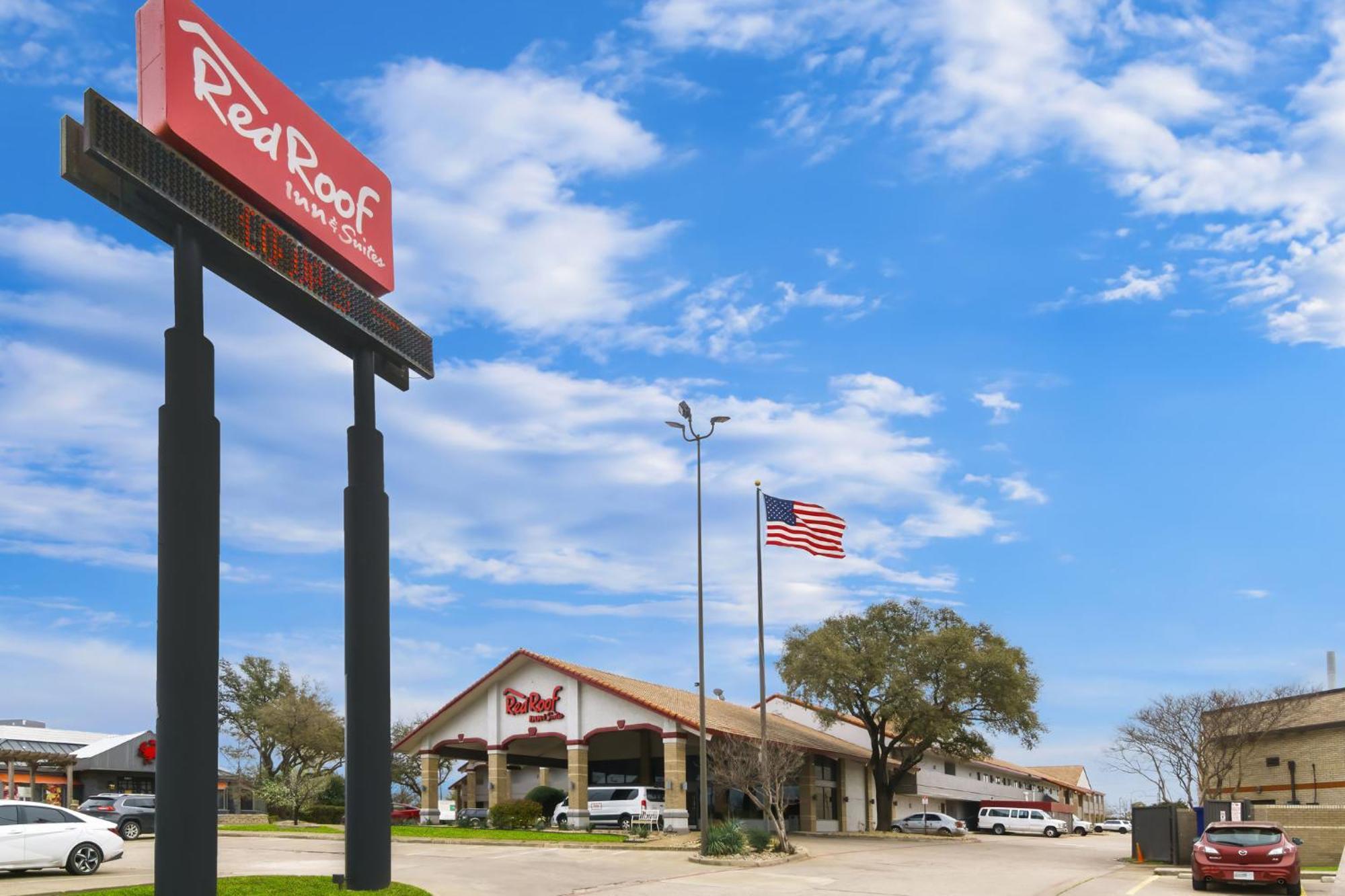 Red Roof Inn & Suites Irving - Dfw Airport South Exterior foto